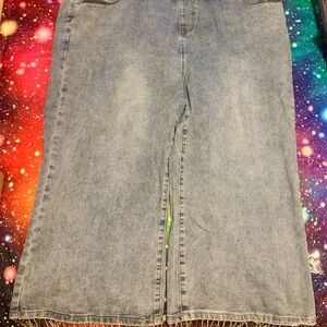 Women's Cropped Blue Jeans